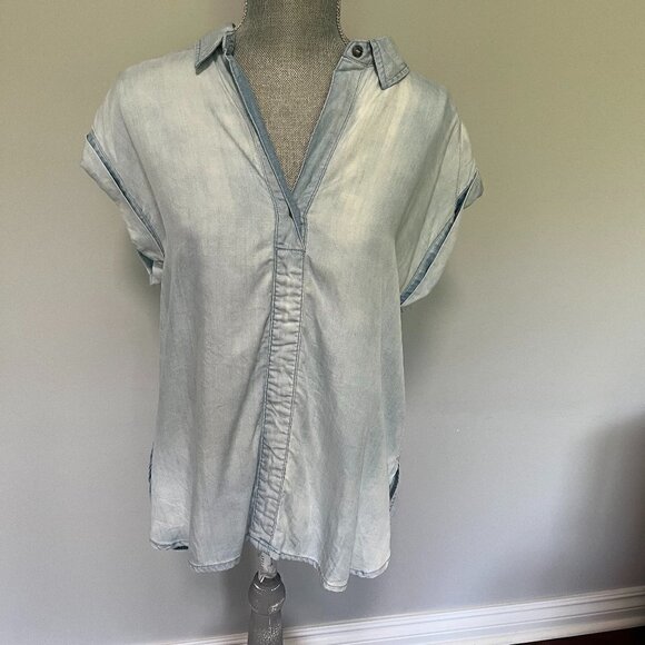 Eva Longoria Light Chambray Top EUC Size M - Picture 1 of 2